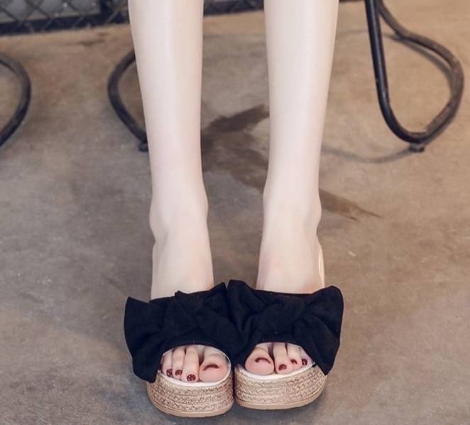 พร้อมส่ง รองเท้าส้นเตารีด สูง 3 นิ้ว แต่งโบว์ ผ้ากำมะหยี่นิ่มๆ น้ำหนักเบา ใส่สบายเท้ามากก นำเข้า 100% มาไม่เยอะน้าา