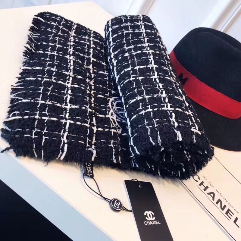 ราคานี้หาซื้อที่ไหนไม่ได้แล้ว พลาดแล้วจะเสียใจพูดเลยยคร้าา!! ของถูกและดีมีที่ร้านนี้จริงๆค่ะ Brand: CHANEL New ARRIVAL ผ้าคลุมไหล่ ผ้าพันคอ CHANEL คอเลคชั่นใหม่ปี 2018 ผ้า wool เนื้อดี เนื้อหนา นุ่ม ทอลาย ปักรูปสัญลักษณ์แบรนด์ ลายคมชัดค่ะ หนาวนี้ห้ามพลาดน