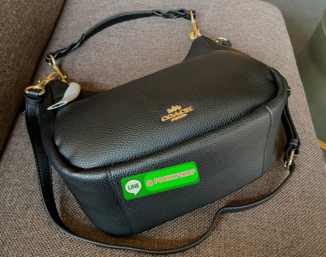 COACH JULES HOBO BAG ((C9189//9190)) 🌍พร้อมส่งที่ไทย! ต้องบอกก่อนว่าหนังรุ่นนี้อย่างดี นิ่มมากๆ สัมผัสแล้วรู้สึกละมุน กับกระเป๋าใบใหญ่ ทรงสวย เปิดปิดกระเป๋าแบบซิปมีหนังห้อยเพิ่มความเก๋ตรงหัวซิปค่ะ ภายในกระเป๋ากว้างมาก ใส่สัมภาระได้ครบครัน หายห่วงเ