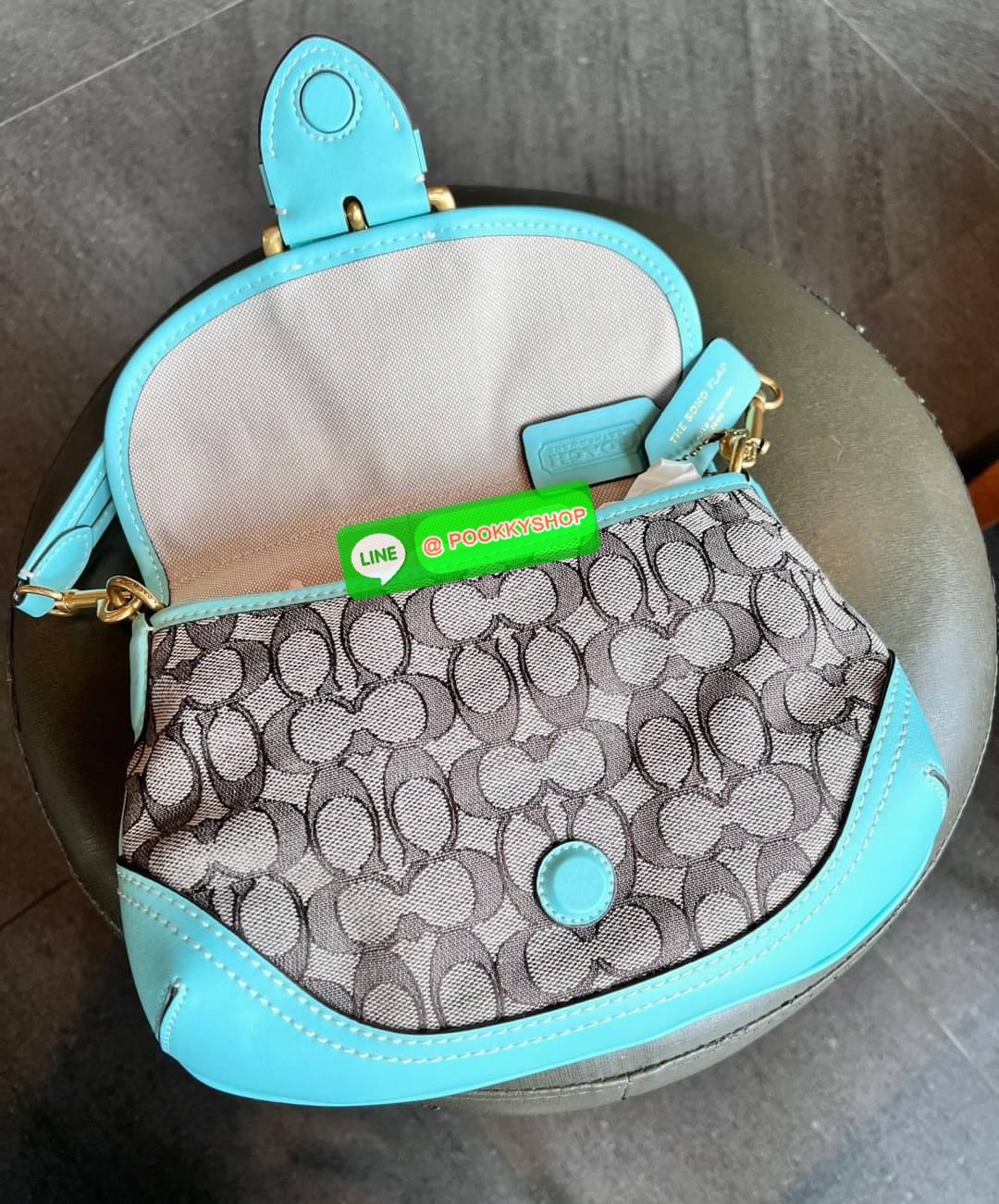 🌟NEW ARRIVAL! วินเทจสุดๆ ใช้กี่ครั้งก็ไม่เบื่อ สวยมากๆค่ะ COACH THE SOHO FLAP LIMITED RE-EDITION!! 💌พร้อมส่ง มาค่าห้ามพลาดคลาสสิค แมทได้กับทุกชุด! 📌รุ่นนี้ต้องมีป้ายแบรนด์Limitedห้อยมาด้วยนะคะ วัสดุJacquard +หนังแท้สวยงาม เปิด-ปิดก