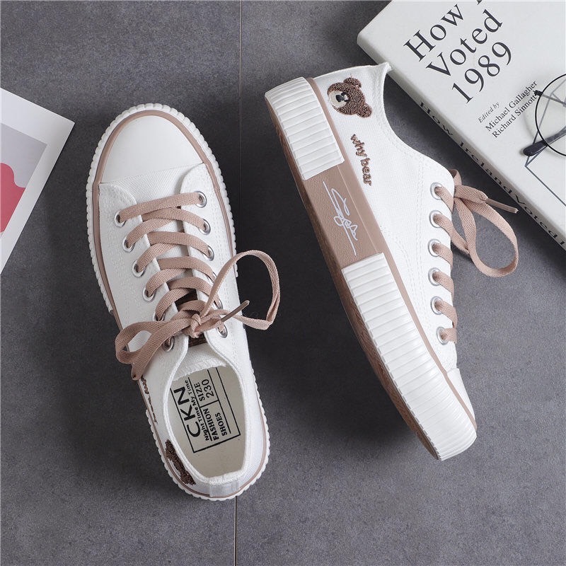 สินค้าขายดี พร้อมส่งค๊าา sport shoes รองเท้าผ้าใบ งานแฟชั่นงานเกรดพรีเมี่ยม พื้นนิ่มมากคะ ใส่สบายจะแมตช์กับกางเกง👖หรือกระโปรง👗ก็ได้ค่ะ แม่ค้าคอนเฟริม ห้ามพลาดเลยจ้าตัวนี้แนะนำ อย่าช้ารีบเลย