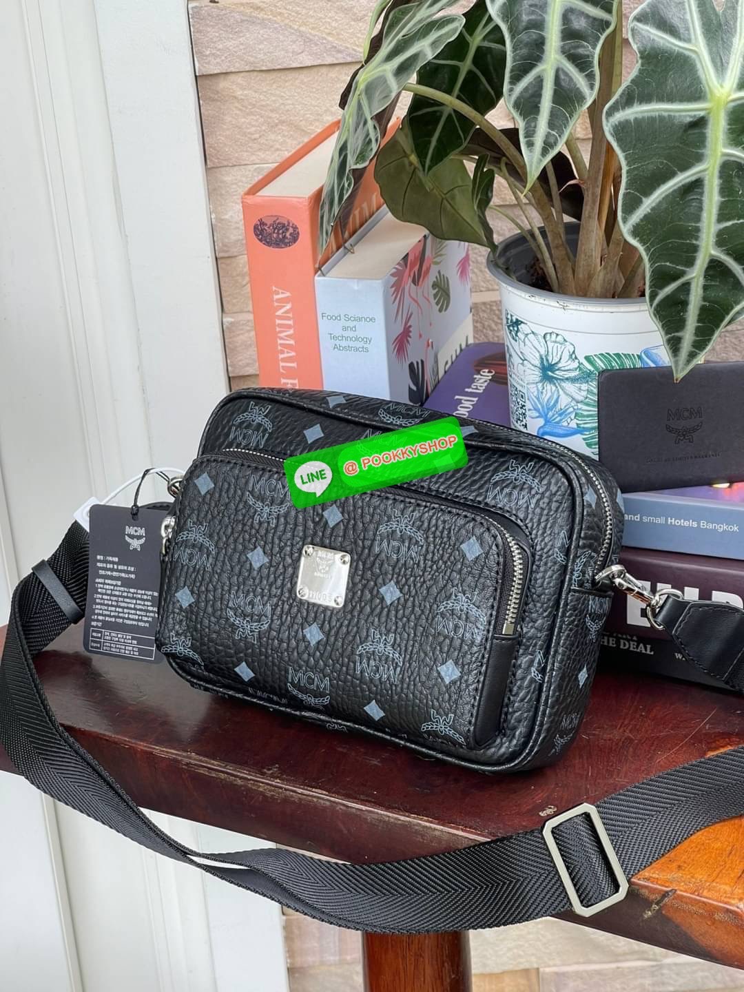 ð MCM KLASSIK CROSSBODY in Visetos( Small )āļāļĢāļ°āđāļāđāļēāļāļĢāļāļŠāļāļāļāļĩāđ Klassik āļāļĩāđāļĄāļĩāļĨāļąāļāļĐāļāļ°āļāļĢāļāļāļēāļĄāļāļ·āđāļ āļāļāļāđāļāļāļŠāđāļāļĨāđāļāļĨāļēāļŠāļŠāļīāļ āđāļāļĢāļāļŠāļĢāđāļēāļāļāļĢāļ°āđāļāđāļēāļāđāļģāļŦāļāļąāļāđāļāļēāļĄāļāļāļāļīāļŠāļĢāļ°āđāļŦāļāļ·āļāļāļąāđāļ āļāđāļēāđāļāđāļāļĨāļ·āļāļāļāļīāļ§āļĨāļēāļĒ Visetos āļāļąāļāđāļāđāļāđāļāļāļĨāļąāļāļĐāļāđāļāļāļmcm āđāļāļāļĩāđāļāļ·āļāđāļāļāđāļāļŠāļāļāļĢāļĩāđāđāļāļāđāļŪāļāļāđāļāļĢāļĩāļāļĩāđāļŠāļĄāļāļđāļĢāļāđāđāļāļāļāļĩ