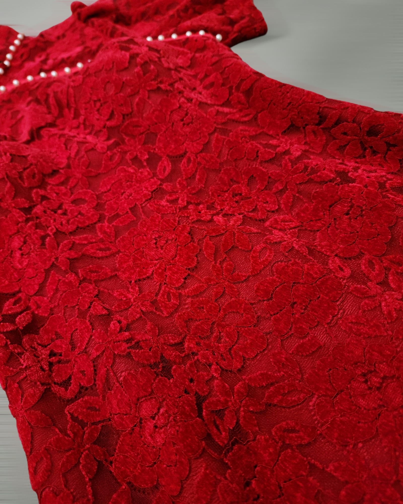 เดรสแฟชั่น เดรสกี่เพ้าแขนตุ๊กตา แพทเทิร์นสวยเข้ารูป ดีเทลแต่งคอเสื้อด้วยมุก