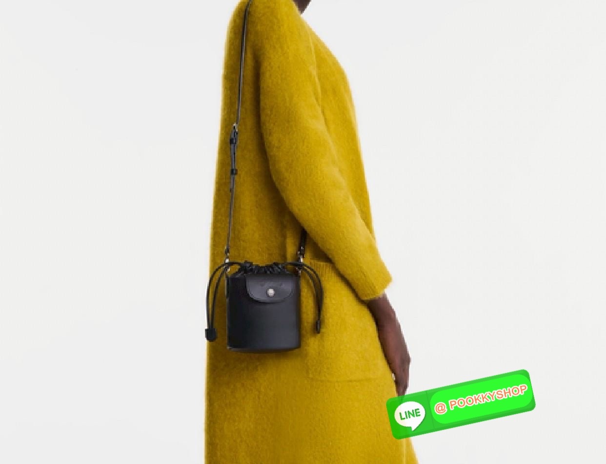 NEW ARRIVAL! LONGCHAMP LE PLIAGE XTRA XS BUCKET BAG ต้องบอกก่อนว่ารุ่นนี้เป็นรุ่นที่ใช้ออกมาแล้วไม่มีคำว่าผิดหวัง ออกแบบมาสวยแบบตัวแม่เลยค่าา 🔖พร้อมส่งทันที! กับกระเป๋าทรงบัคเกต หนังแท้smooth leather อย่างดี ใบกลางเจ้าลำตัวแล้วสวยมากก