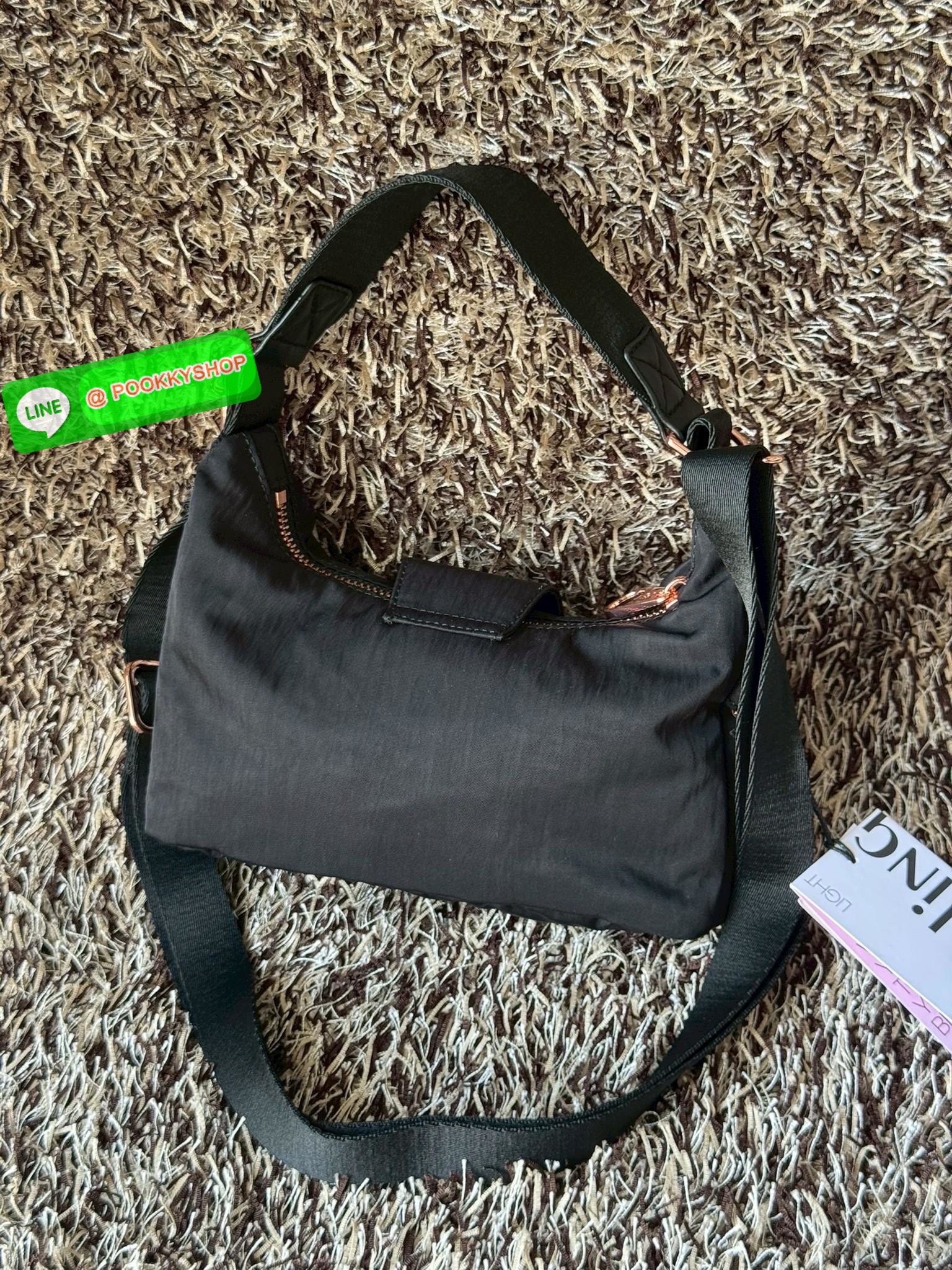 Kipling Syro Shoulder bag กระเป๋าในสไตล์มินิมอล แต่สามารถใส่สิ่งของได้ครบครัน มีทั้งช่องซิปภายในและนอก น้ำหนักเบา มีสายสะพายครอสบอดี้ได้