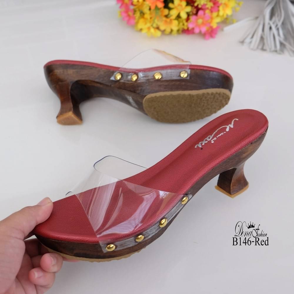 B146 เกี๊ยะหยดน้ำ งานส้นเกี๊ยะส้นหยดน้ำ ทรงสวมหน้าใส ให้คุณอวดผิวหน้าเท้าได้สุดๆ สวมใส่กระชับ ส้นเกี๊ยะไม้แท้น้ำหนักเบา ติดพื้นยางกันลื่นอย่างดีหน้าเชิ่ดเดินง่าย งานสวยที่คุณไม่ควรพลาด