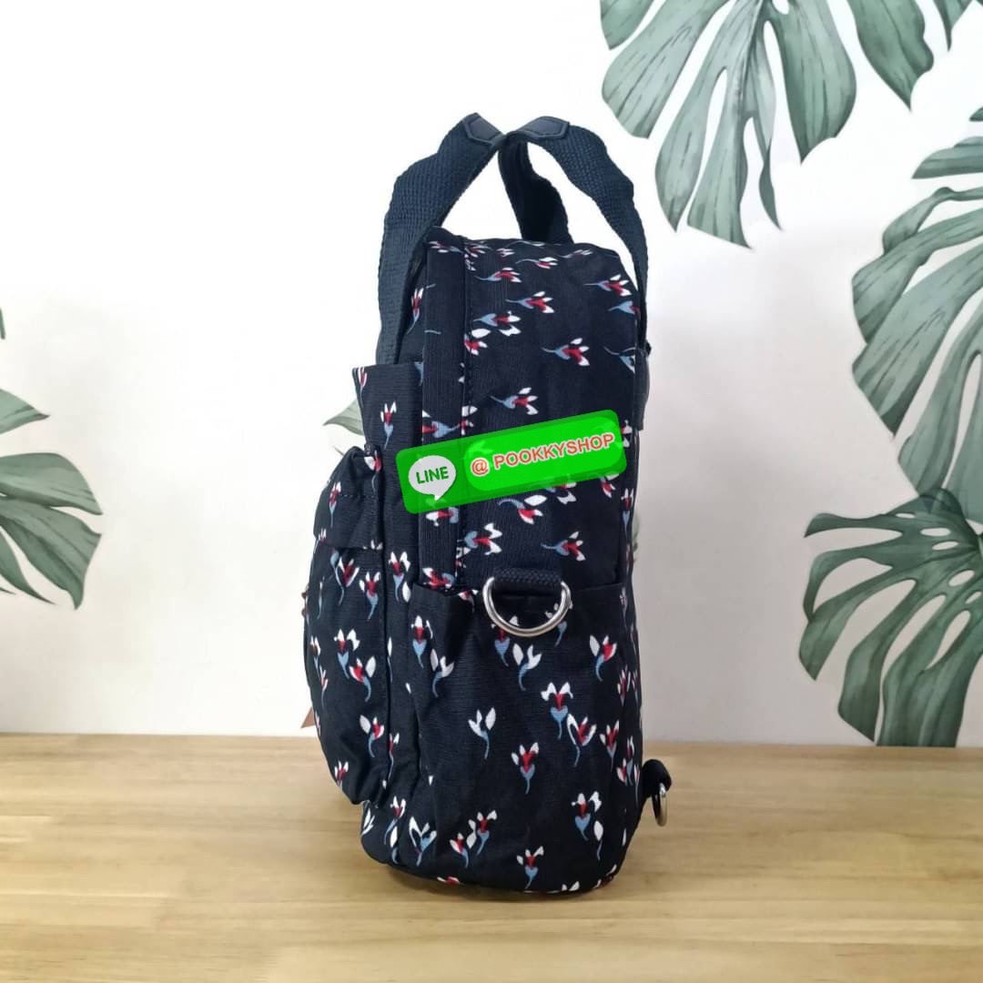 KIPLING 3 WAYS MINI BACKPACK ซับในลายตาราง กระเป๋าสะพาย 3 Ways รุ่นใหม่ วัสดุ Nylon & Polyester 100% หูหิ้วหนังปั๊มชื่อแบรนด์ สายสะพายยาวเลื่อนปรับได้ free size และ สามารถถอดได้ สามารถถือหรือสะพายได้ จะสะพายไหล่ สะพายเฉียง Crossbody หรือจะคล้องสายเป็นเป้ส