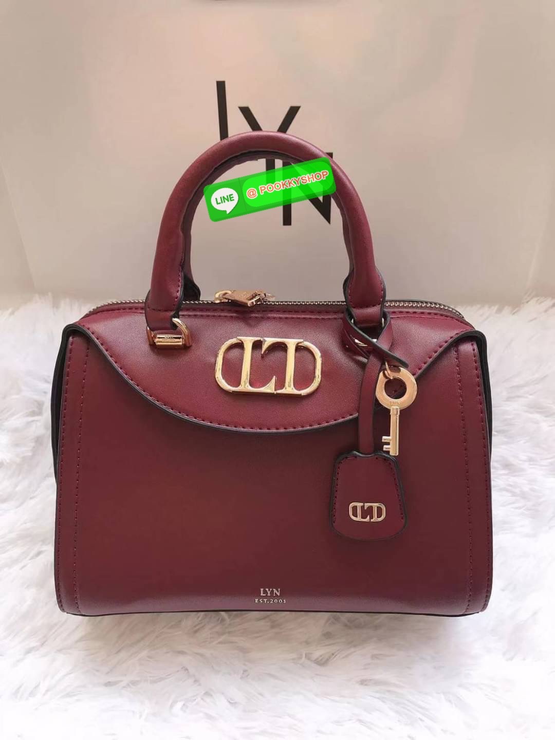 Lyn แท้ Outlet คอลเลคชั่นใหม่ ทรงหมอน สะพายข้าง