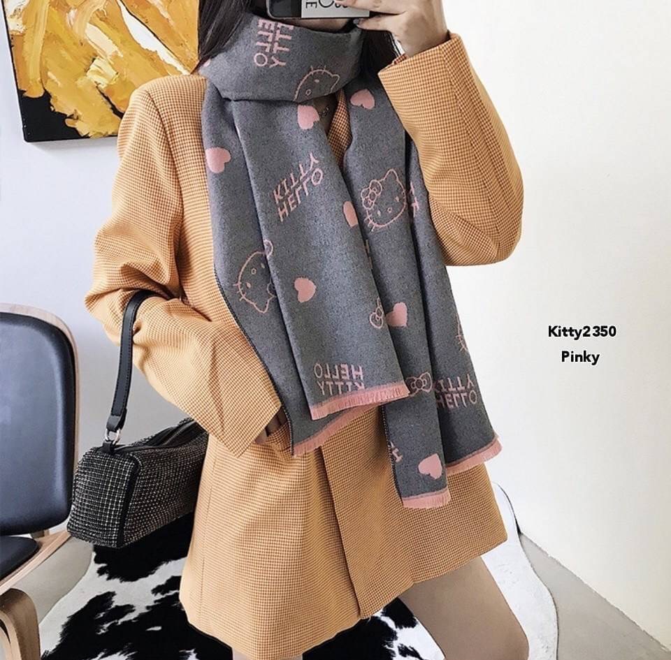 พร้อมส่ง ผ้าคลุมไหล่ Kitty2350 งานนำเข้าลายลิขสิทธิ์ รุ่นนี้เป็นดีมากก อุ่นกำลังดี เด่นมาก ไฮโซตามแบรนด์เค้าเลย เป็น accessories ได้ทั้งหน้าร้อน และหน้าหนาว #งานจริงขอบดำนะคะ