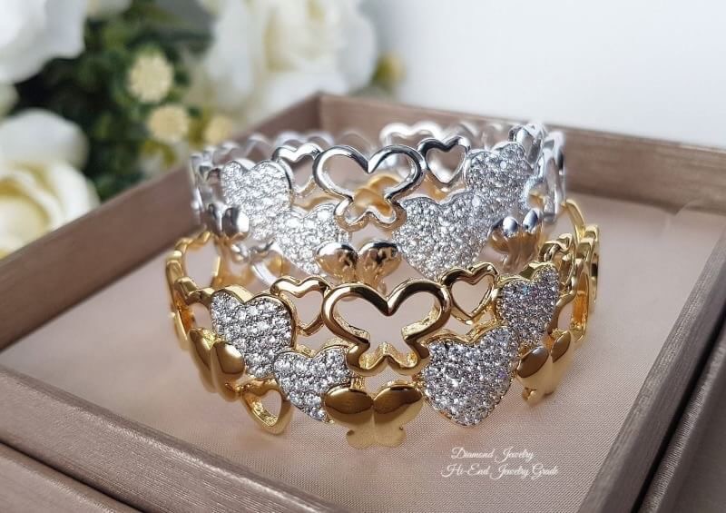 New Arrival !!!! Diamond Bangle กำไลเพชรงานสวยมากกกกก เพชร CZ แท้ งานฝังเป๊ะมากกกกกกก หายากคะ ห้ามพลาดเลยสาวๆ ใส่ออกมาสวยแน่นอนคอนเฟิมคะ ใส่ออกมาสวยมว้ากกกกกกๆๆๆๆๆๆ เลอค่ามากๆค่ะ