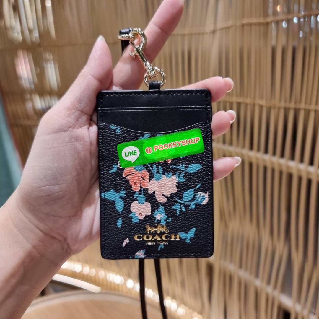 กระเป๋าใส่บัตรคล้องคอ Coach card holder ราคาพิเศษสุดๆ!!! ของหายาก!! ง่ายๆแบบไม่ธรรมดา!! คลาสสิคแต่มีดีเทลโดดเด่น!! กระเป๋าถนอมบัตร พร้อมสายคล้องคอ ดีไซน์ลวดลายสวย ดูดีทุกแบบ ใช้งานง่าย พกพาสะดวก จะใส่บัตรพนักงาน บัตรเครดิต บัตรปชช. ใบขับขี่ และบัตรอื่นๆที