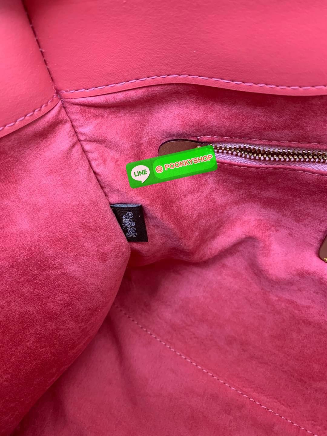 COACH TOTE FIELD JACQUARD BAG ((C3282)) กระเป๋าหิ้ว//สะพายข้าง JacquardลายC+หนังแท้ สวยงามลงตัวมากๆค่ะ ปากกระเป๋าเปิดปิดแบบกระดุมแม่เหล็ก ภายในกว้าง สาวๆที่สัมภาระเยอะบอกเลยเหมาะมากค่ะ