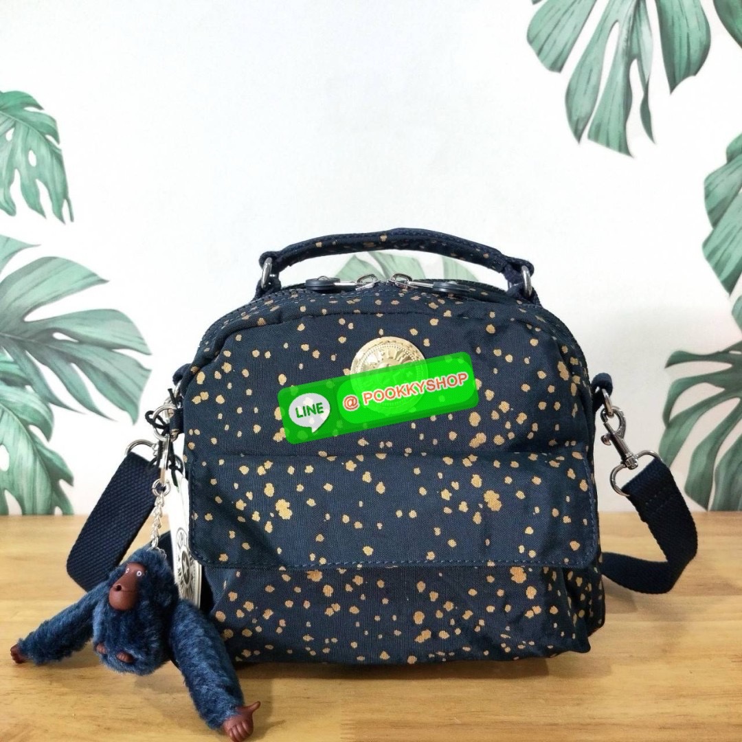 KIPLING Cand 2 ways backpack กระเป๋าถือหรือสะพายข้าง ขนาดกลาง วัสดุ Polyester 100% -ด้านหน้ามี 2 ช่องซิป -ช่องหลักโล่งกว้าง ใส่ของได้เยอะสุดๆ พร้อมช่องซิปและช่องแยกด้านข้างให้แยกของได้เป็นระเบียบมากขึ้น สามารถติใส่กระเป๋าสตางค์ใบยาวได้ มาพร้อมสายคล้องพวงก