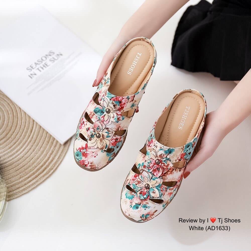 พร้อมส่งรองเท้าเพื่อสุขภาพ ที่ทั่งเกร๋ทั้งน่ารักสุดๆ รองเท้ารุ่นนี้เป็นงานสั่งทำพิเศษ ผ้าลายเกร๋ๆ สวมใส่ง่าย จับแมทกับชุดอะไรก็เกร๋ ทรงสวย พื้นบุนิ่มแถมมีรูระบายอากาศใส่แล้วเท้าไม่อับ ใส่นุ่มเดินสบายมากๆ ส้นยางอย่างดี เป็นรุ่นแนะนำ ซื้อไปรับรองไม่ผิดหวัง