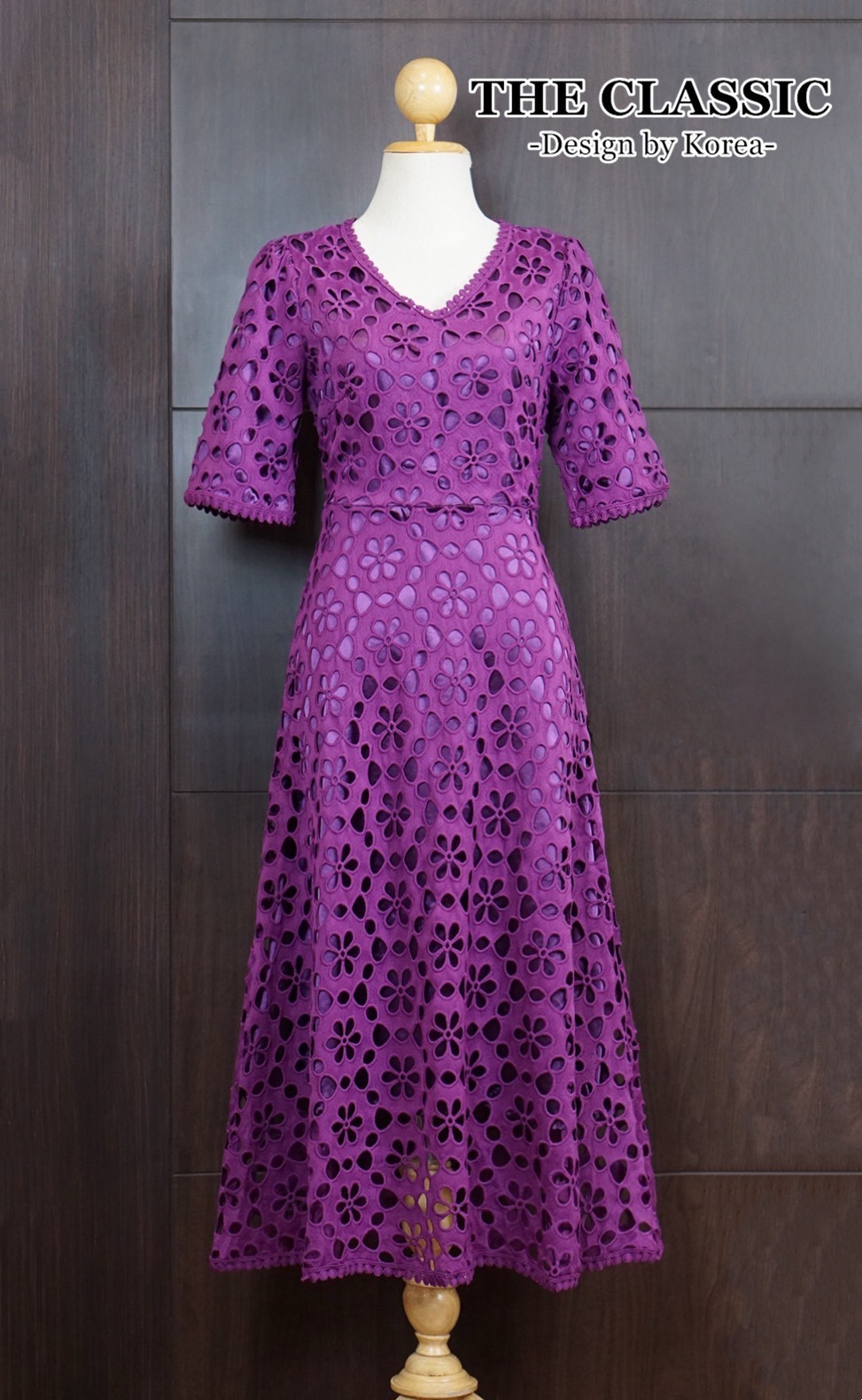 เดรสแฟชั่น เดรสลูกไม้ยาวใช้ผ้าลูกขึ้นลายดอกไม้ เนื้อแน่นอย่างดีมีน้ำหนัก