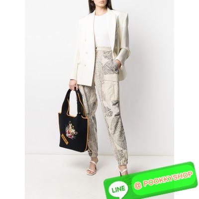 🚚 พร้อมส่ง 🚚 KENZO X KANSAI YAMAMOTO TIGER TOTE BAG กระเป๋าสะพายไหล่ ทรง โท้ทิสี ดำ และ น้ำเงินเข้ม x คันไซ ยามาโมโตะ Three Tigers จาก KENZO โดดเด่นด้วยลวดลายปัก วัสดุเป็นผ้าอย่างหนานุ่มคุณสมบัติพิเศษเฉพาะแบรนด์ น้ำหนักเบามากๆ หูหิ้วด้านบน