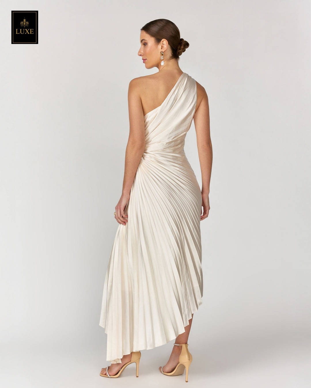 เดรสแฟชั่น เดรสเสื้อไหล่เดียว กระโปรงยาวชายเฉลียง อัดพลีททั้งตัว