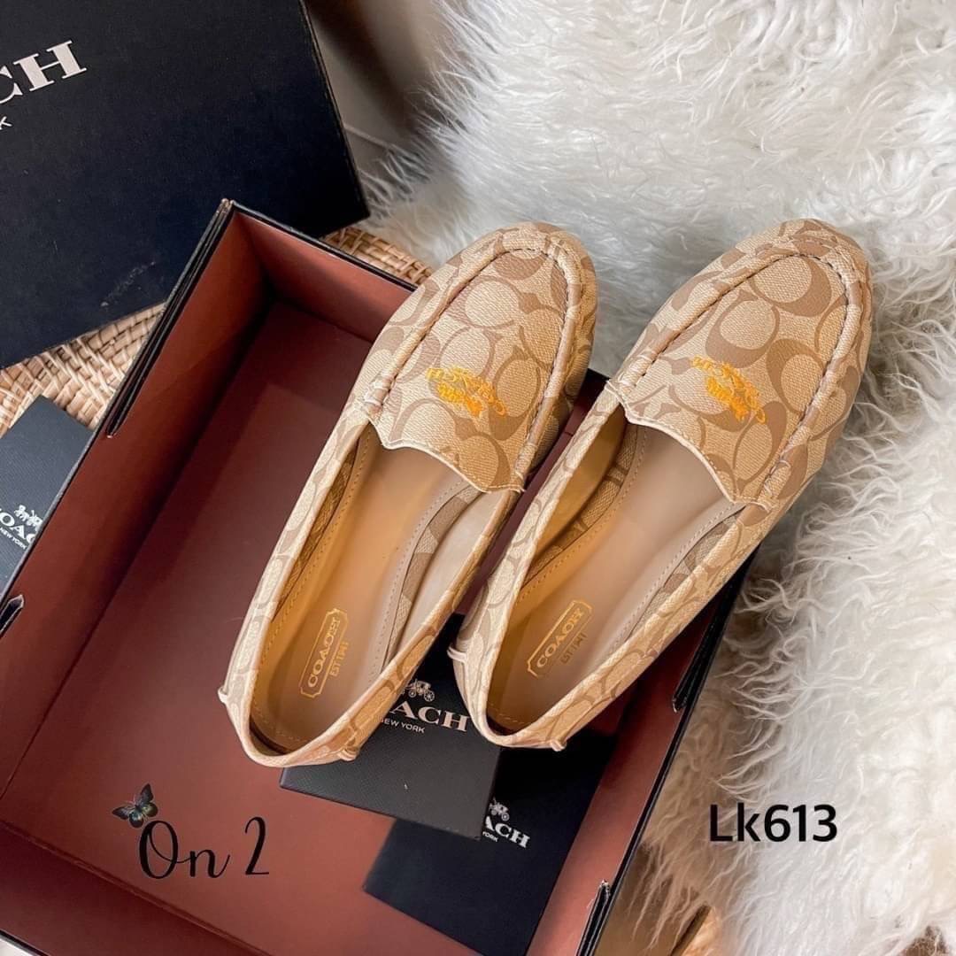 Coach loafer แบบใหม่ พร้อมส่งค่าเข้าน้อยมากๆ คัชชู loafer เย็บหัว ทรงนี้ ขายดีมากค่ะ หน้าปัก โลโก้ พื้น ปั้มแบรนด์งานดีทรงสวยเย็บหลังใส่แบบเหยียบส้นได้น้า