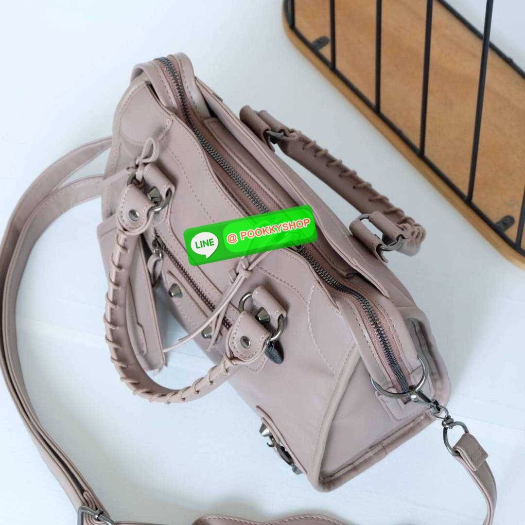 มาเพิ่มแล้วค่า ตามคำเรียกร้อง KEEP รุ่น Ghaso size L เป็นขนาดใหม่ใหญ่ขึ้นกว่าเดิม จุเพิ่มขึ้น และอะไหล่สีดำรมควันแบบใหม่ให้ความสวยเท่ขึ้นกว่าเดิม ค่า