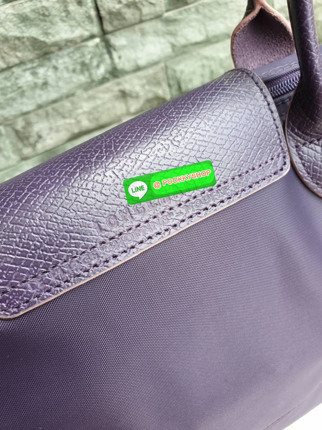 Longchamp Le Pliage Club Tote Bag Size S หูยาว วัสดุเนื้อผ้า Nylon Canvas เคลือบกันนำ้ ตัดด้วยหนังแท้ที่มีน้ำหนักเบา ดีไซน์เรียบง่ายแต่เต็มไปด้วยความคลาสสิก จนเป็นที่ชื่นชอบไปทั่วโลก Longchamp ปรับโฉม LE PLIAGE ด้วยการปักลายรูปม้า-ตราสัญลักษณ์ของแบรนด์บนผ