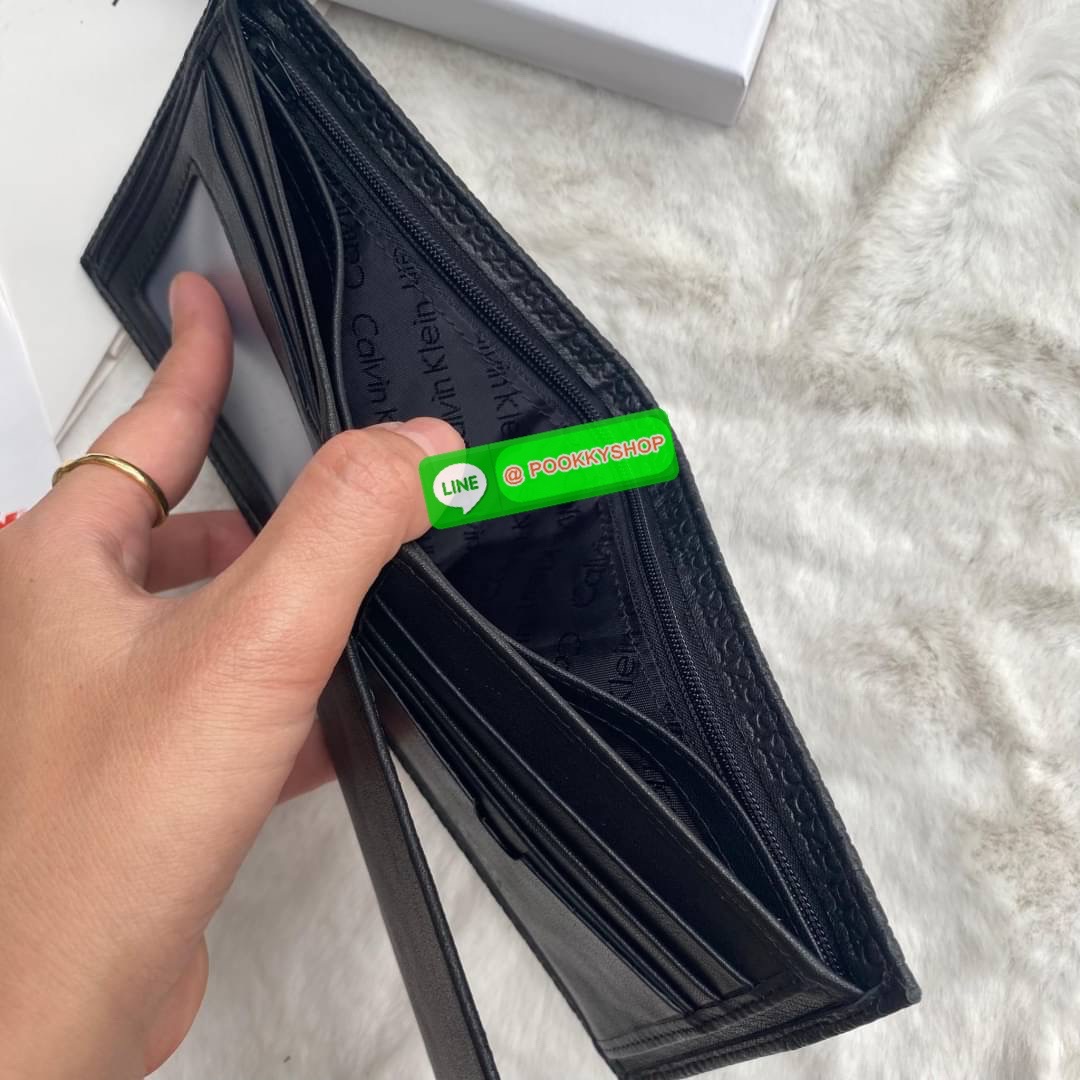 Calvin Klein leather wallet with credit card fold set กระเป๋าสตางค์ใบสั้น และ ที่ใส่บัตรย่อย สุดคุ้มมอบให้เป็นของขวัญหรือใช้เองก็แนะนำค่ะ set นี้มาเท่าไรก็หมดคะ รีบจับจองนะคะ มาพร้อมถุงกระดาษแบรนด์ด้วยนะคะ