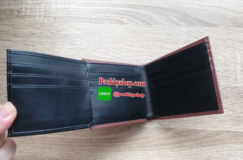 New arrival!!! พร้อมส่ง Calvin Klein Wallet กระเป๋าสตางค์แบบพับ 2 ตอนสำหรับผู้ชาย ตัวกระเป๋าเป็นหนังลวดลายโดดเด่นดูไม่จำเจ ด้านในมีช่องใส่บัตร ใส่ธนบัตรแยกเป็นสัดส่วน ไม่ว่าจะใช้เองหรือเป็นของขวัญก็คุ้มค่าน่าใช้มากค่า