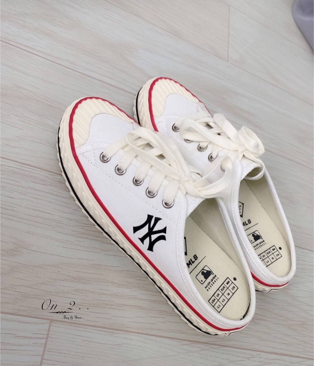 พร้อมส่ง รองเท้าผ้าใบเปิดส้น MLB playball origin mule new york yankees logo NY ส้นสูง 4cm.สวยเท่ห์ เป๊ะปังมาก มา 2 สี พร้อมกล่องแบรนด์