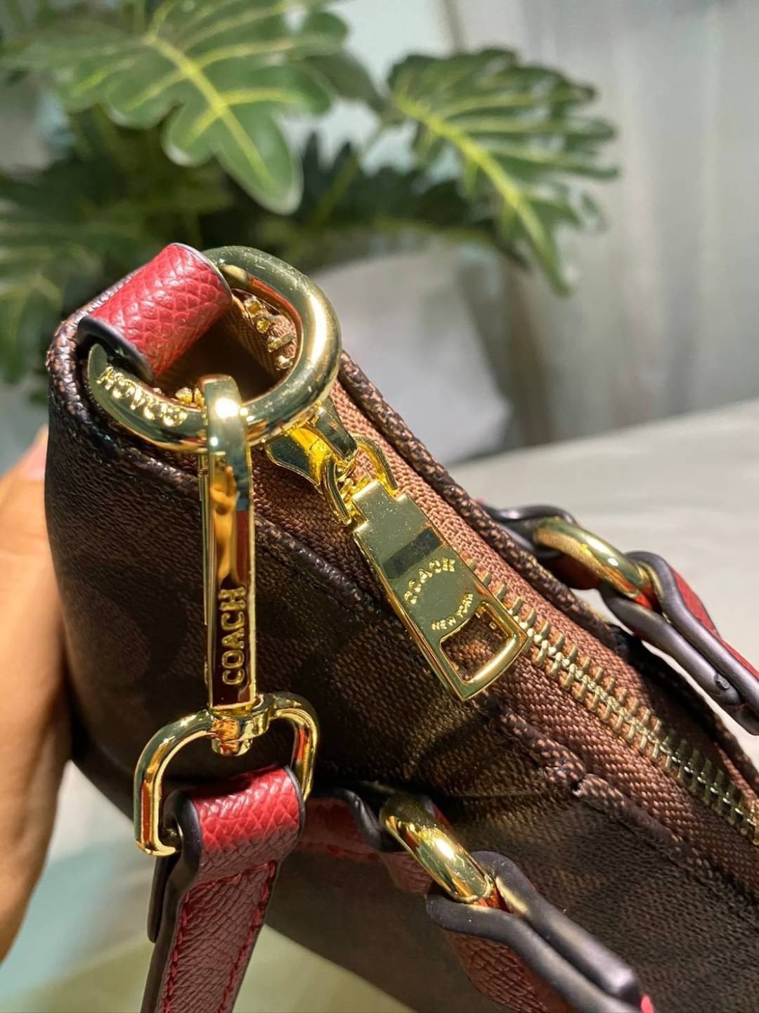 กระเป๋าโค้ชทรงพัด ขนาด mini