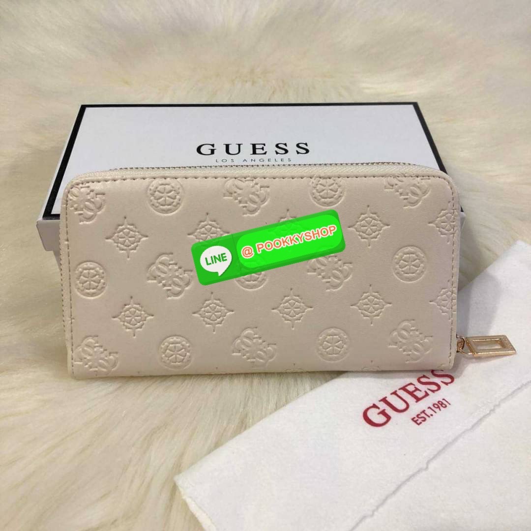 GUESS WOMEN'S LONG WALLET กระเป๋าสตางค์ใบยาว สวยมากค่ะ เปิดปิดด้วยซิป ด้านหน้าประดับโลโก้แบรนด์ ด้านหลังมีช่องซิป หัวซิปแบรนด์ทุกจุด ภายในมีช่องใส่ธนบัตรแบงก์พัน ช่องซิปกลางและช่องใส่บัตรหลายช่องสวยน่าใช้ทุกสีค่ะ มาพร้อมกล่องกระดาษแบรนด์และถุงผ้ามอบเ
