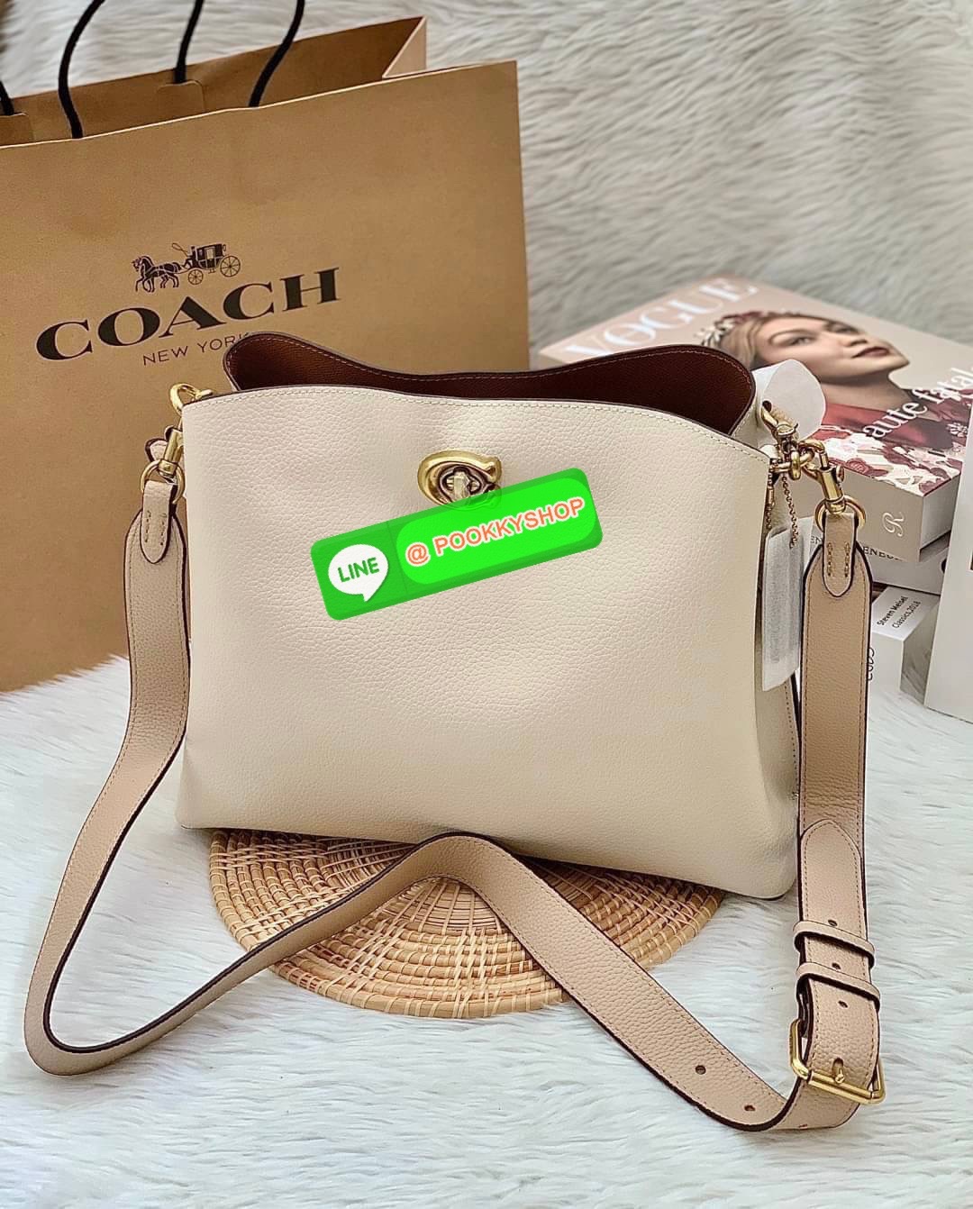 COACH WILLOW SHOULDER BAG ((C2745//C2590//C2621)) พร้อมส่ง ไม่ให้หลงรักยังไงไหว 🔺กระเป๋าหิ้ว//คล้องไหล่//สะพายข้าง สุดคุ้ม! หนังแท้ชั้นดีที่สุด ได้ไปหลงรักแน่นอนค่ะ หนังสวยมากๆ 🔺ตัวกระเป๋าแบ่งเป็นสองช่องหลัก ด้านนึงเป็นแบบหมุนล็อค//อีกด้าน