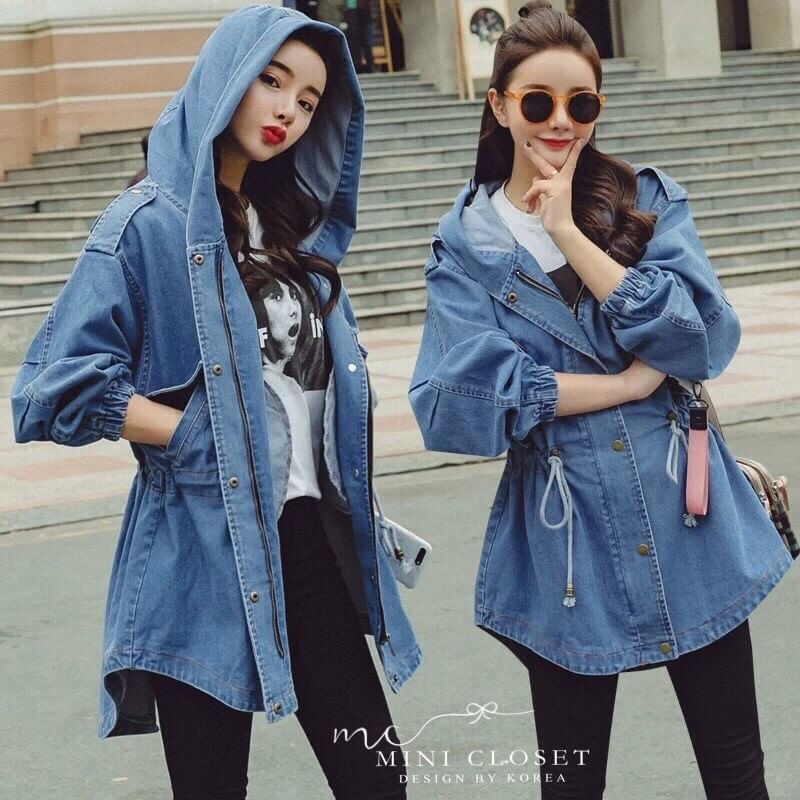🙆🏻♀️Denim Hood Jacket🙆🏻♀️ เสื้อคลุมอีกรุ่นที่แพตเทิ้นเป๊ะ ใส่สวยปัง กับแจ็คเก็ตยีนส์ฮู้ด แขนสม๊อกยางยืด เวลาใส่น่ารักดีค่ะ มีเชือกที่ขอบเอวรูดรัด ยาวคลุมสะโพก โอเวอร์ไซส์เก๋ๆค่ะ