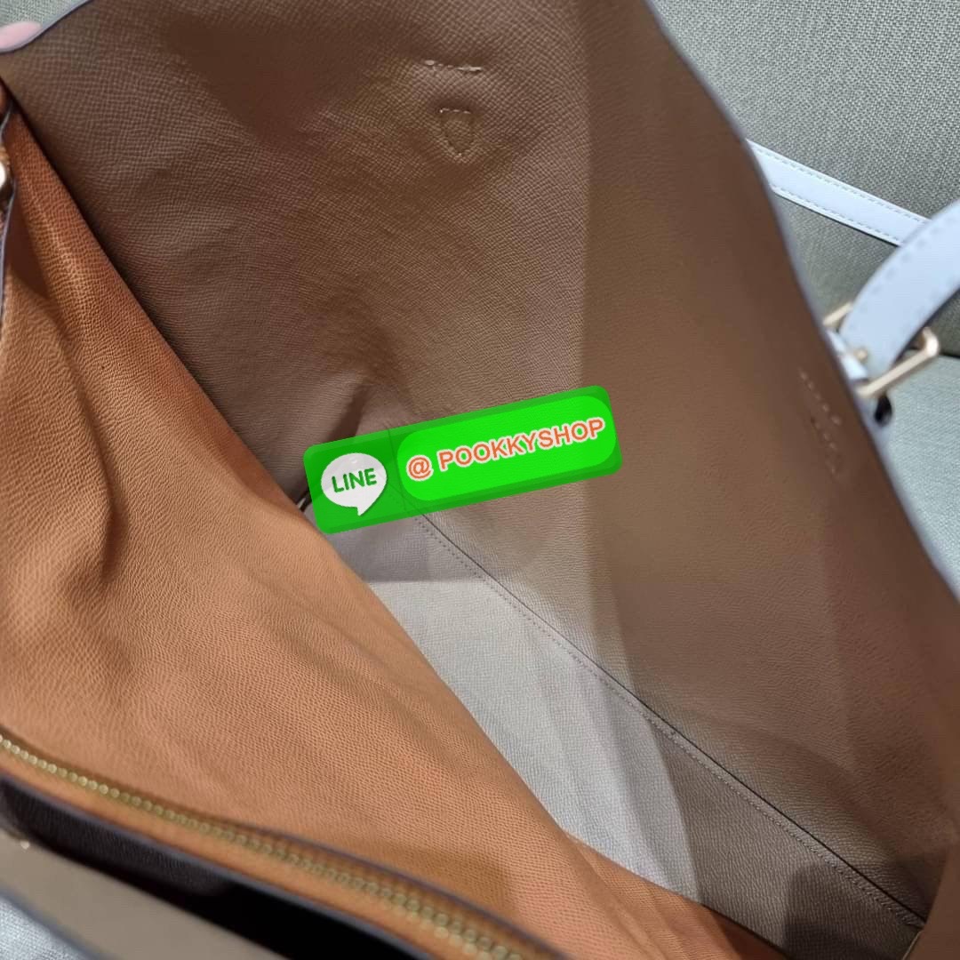 COACH C8612 MOLLIE TOTE IN SIGNATURE CANVAS WITH MYSTICAL FLORAL PRINT กระเป๋าทรงโท้ท ใบใหญ่จุใจ สวยคุ้มค่าดีไซน์ใหม่ น่าใช้ที่สุด วัสดุหนังแคนวาส หูสะพายในตัว ปรับได้อีกเล็กน้อย ภายในโล่งกว้างมาก มีช่องซิปแยกให้ ใบนี้สามารถใส่เสิ้อผ้าไปเที่ยวแบบ short va