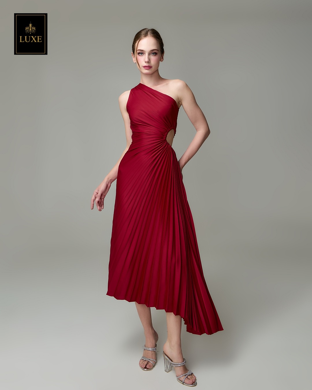 เดรสแฟชั่น เดรสเสื้อไหล่เดียว กระโปรงยาวชายเฉลียง อัดพลีททั้งตัว