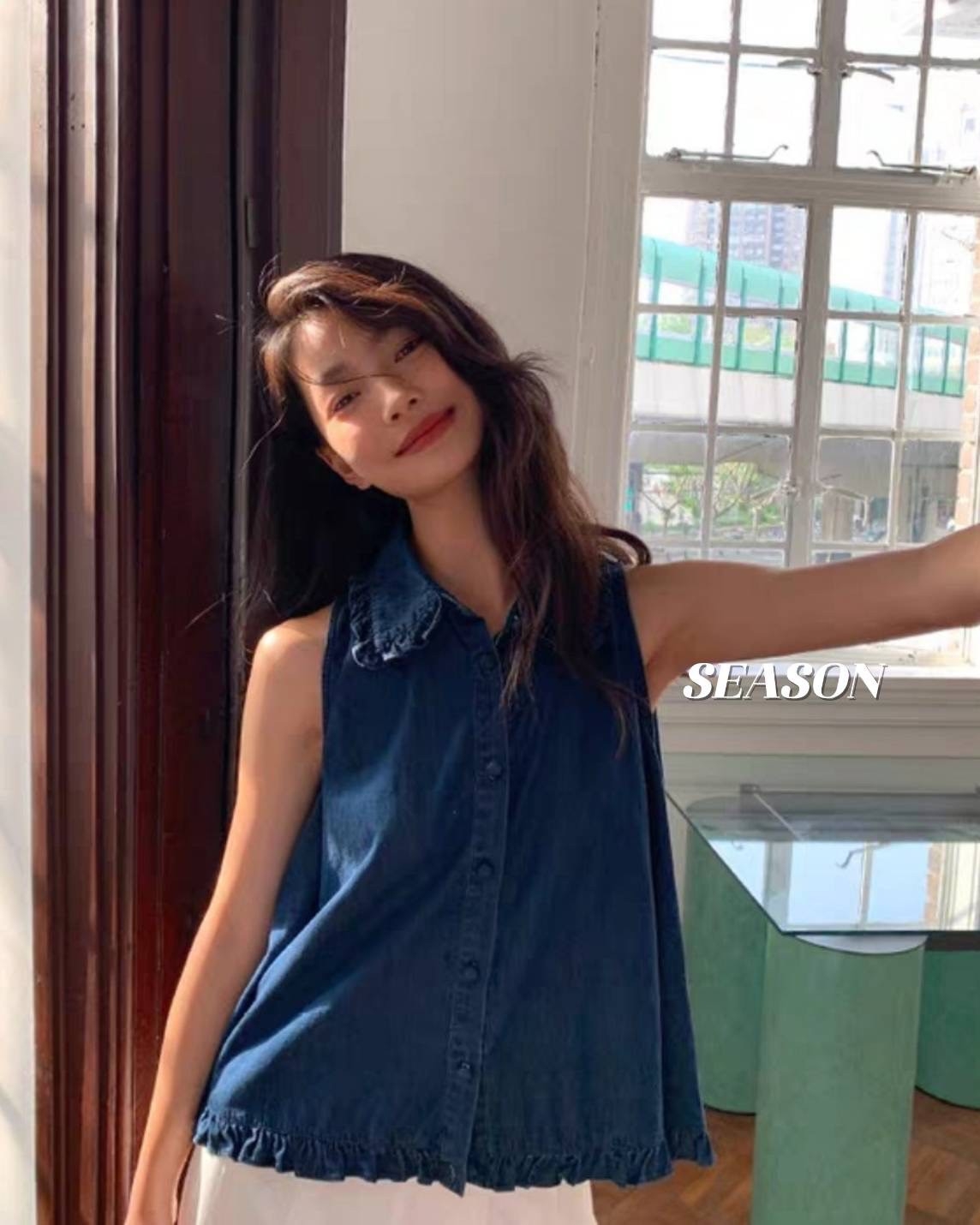 เสื้อแฟชั่น เสื้อแขนกุด ผ้ายีนส์ แพทเทิร์นน่ารักมาก แต่งกระดุมปั๊ม