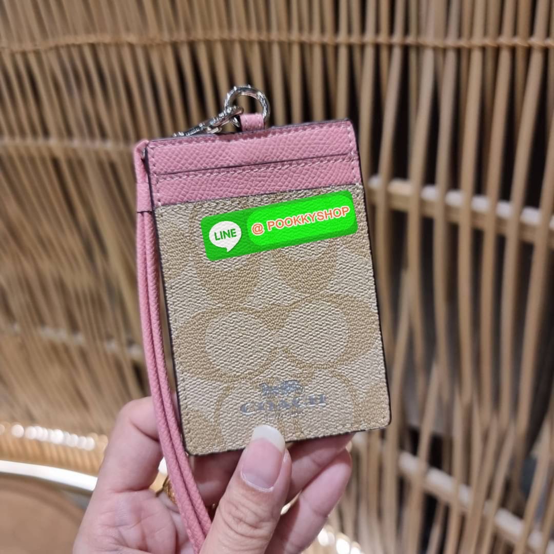 กระเป๋าใส่บัตรคล้องคอ Coach card holder ราคาพิเศษสุดๆ!!! ของหายาก!! ง่ายๆแบบไม่ธรรมดา!! คลาสสิคแต่มีดีเทลโดดเด่น!! กระเป๋าถนอมบัตร พร้อมสายคล้องคอ ดีไซน์ลวดลายสวย ดูดีทุกแบบ ใช้งานง่าย พกพาสะดวก จะใส่บัตรพนักงาน บัตรเครดิต บัตรปชช. ใบขับขี่ และบัตรอื่นๆที