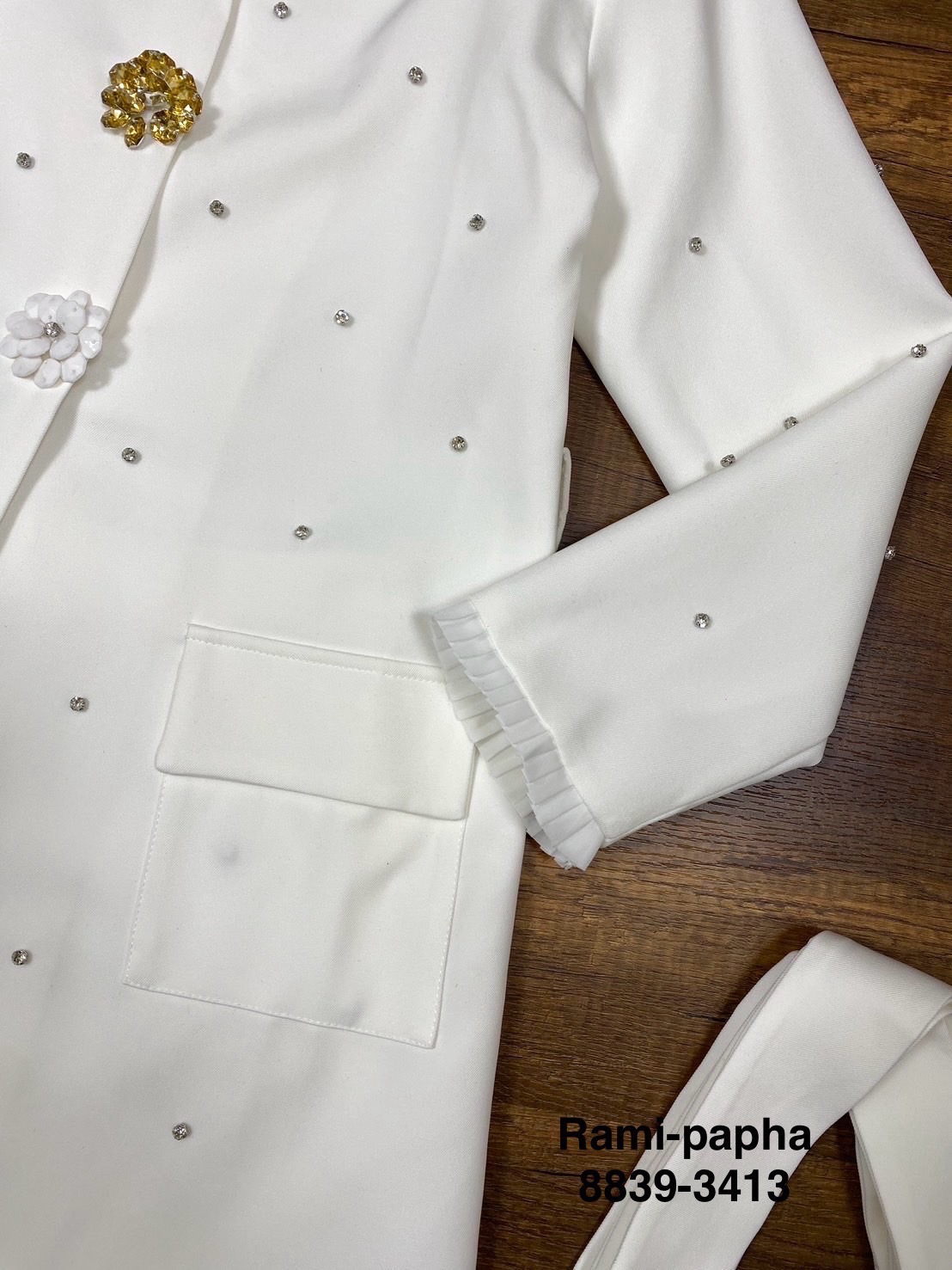 ชุดเซทแฟชั่น ชุดเซต เนื้อผ้างานสูทอย่างดี สวมใส่สบาย เสื้อแขนยาวดีเทลแต่งระบายรอบคอและปลายแขน