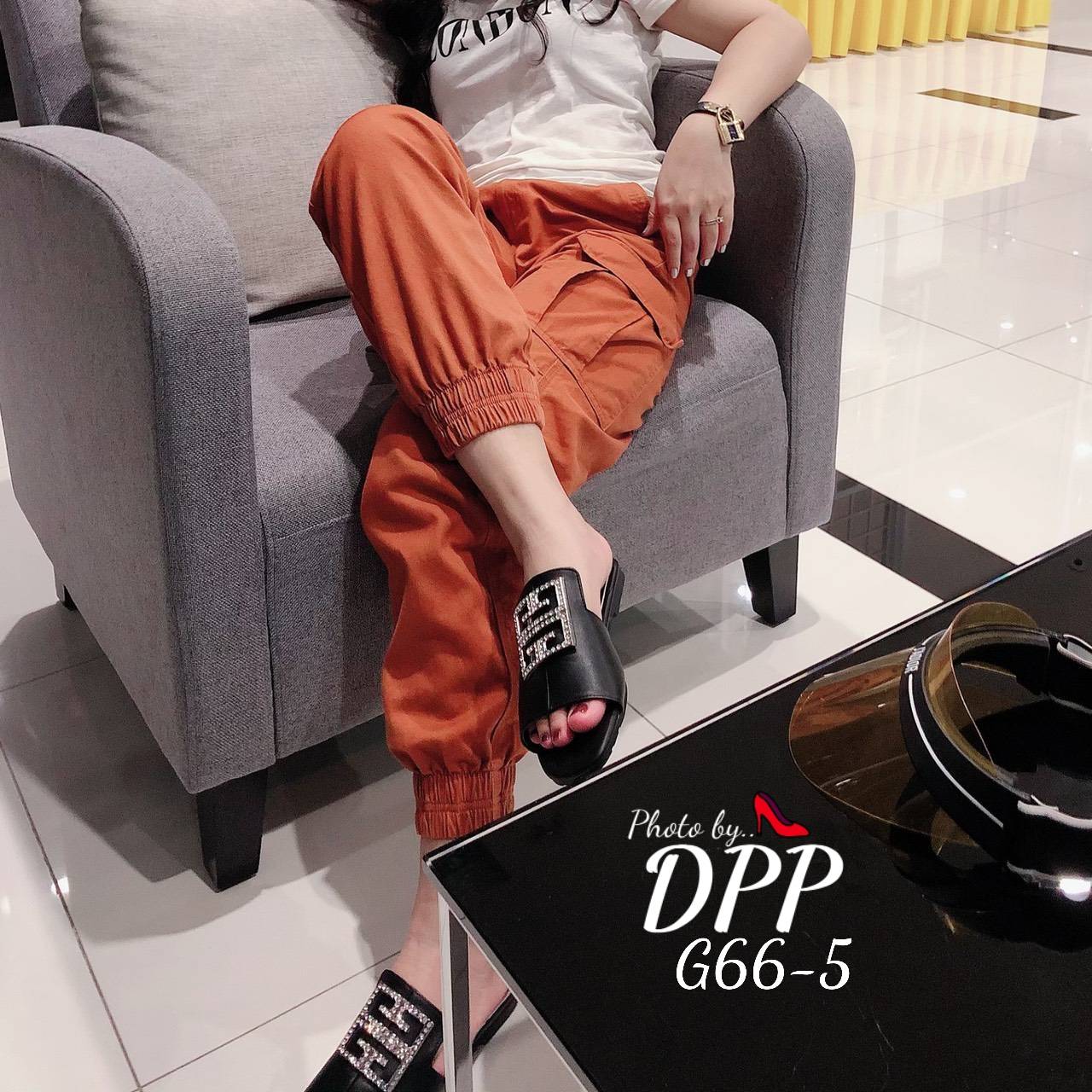 G66-5 พร้อมส่ง ฮอตๆๆๆ เลยคะ ตัวนี้ เพิ่งมาคะ แตะ givenchy เพชร ตัวใหม่ล่าสุด ปีนี้ รองเท้าแตะหน้าเพชร ส้นแบน หนังนิ่ม ทรงสวยมาก เก็บหน้าเท้าได้ดี สาวหน้าเท้ากว้างใส่ได้จ้า