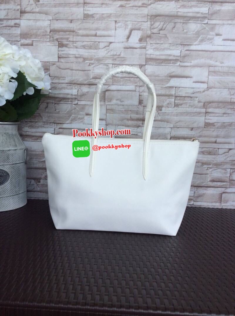 ลาคอส pu split cow leather bag รุ่นขายดีค่ะ!! กระเป๋าทรง shopping ลายกราฟฟิก ลายสดใส พร้อมส่งหลากสีรุ่นฮอตฮิตตลอดกาล แบบสวยคลาสสิค ใช้ได้ในทุกวัน ด้านหน้าประดับโลโก้จระเข้สัญลักษณ์แบรนด์ เปิดปิดกระเป๋าแบบซิป ที่จับหัวซิปปั้แบรนด์ ภายในกว้างใส่ของจุ มีช่