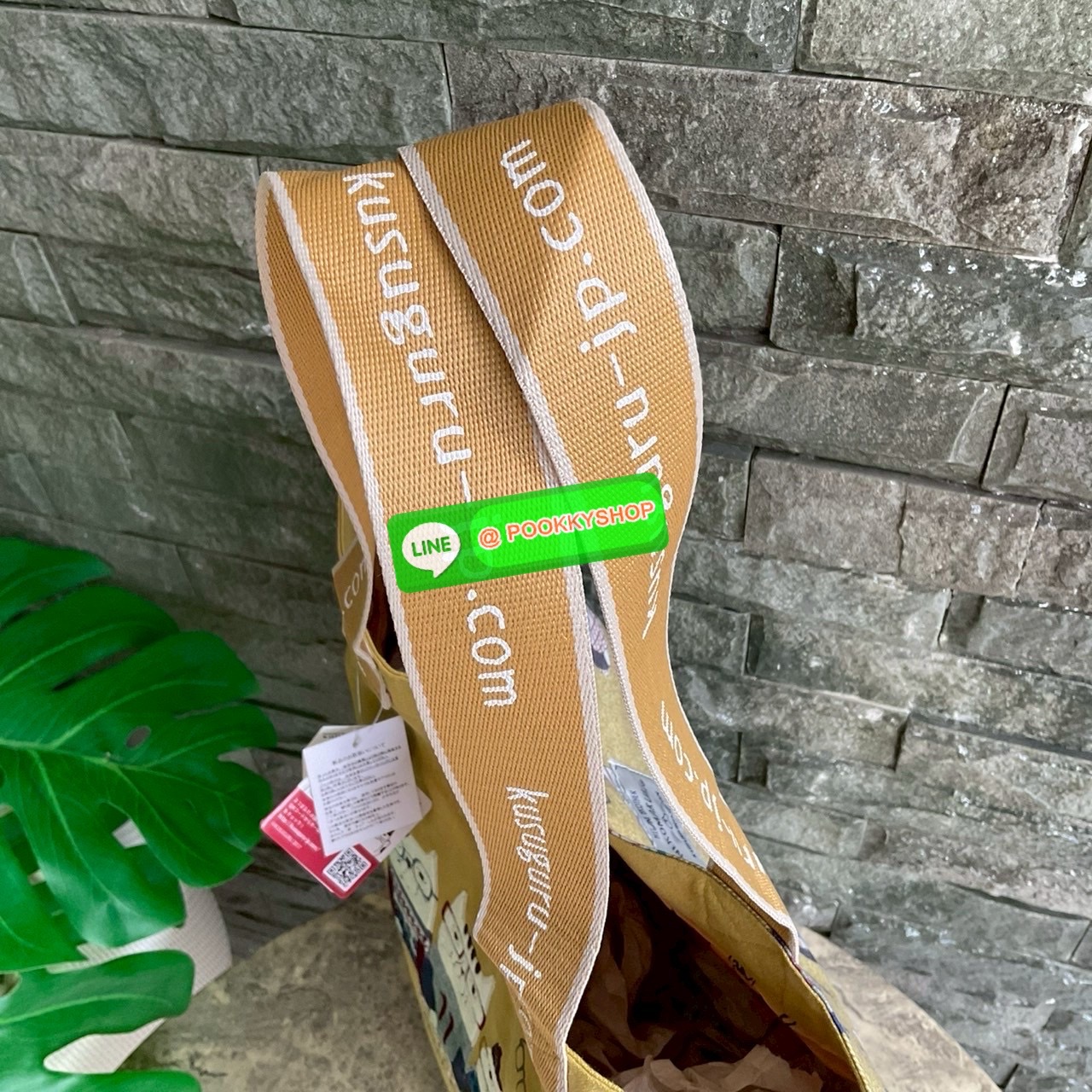 Japanese Kusuguru คุซูกุรุญี่ปุ่นแท้ กระเป๋าสะพาทรง Tote Matilda สะพายไหล่ ปักลายแมว 3 ตัว ขนนุ่มน่ารักมาก