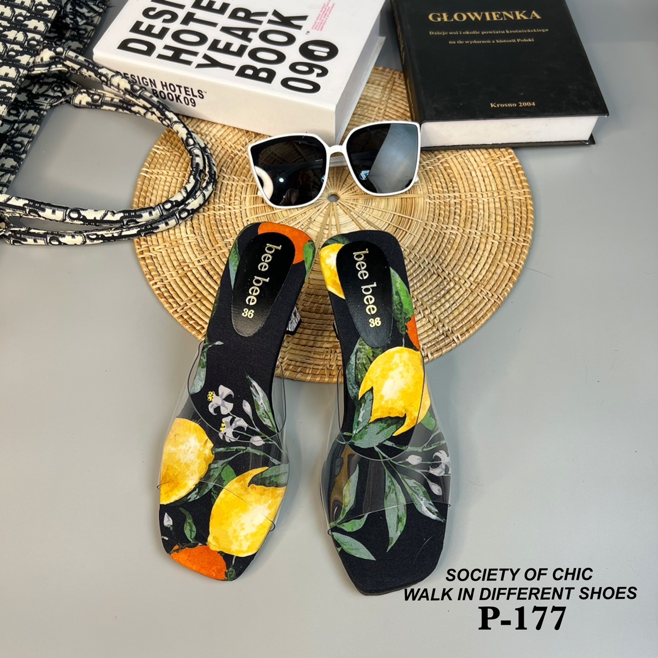 New in ‼️ โอ๊ยยย สวยไม่ไหว งานส้นแก้ว พื้นสวยมากกก ลายน้องส้ม สวยจึ้ง ไปอีก หน้าสวมพลาสติกใส แมทช์ชุดง่าย สูง 2.5 นิ้ว พร้อมสับแล้วไปกันเลยแม่!!!