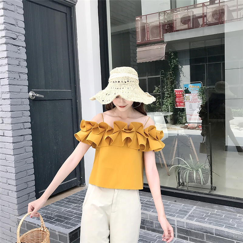 เสื้อแฟชั่นปาดไหล่ จับจีบระบายรอบอก มีสายบ่า สีเหลืองมัสตาร์ด