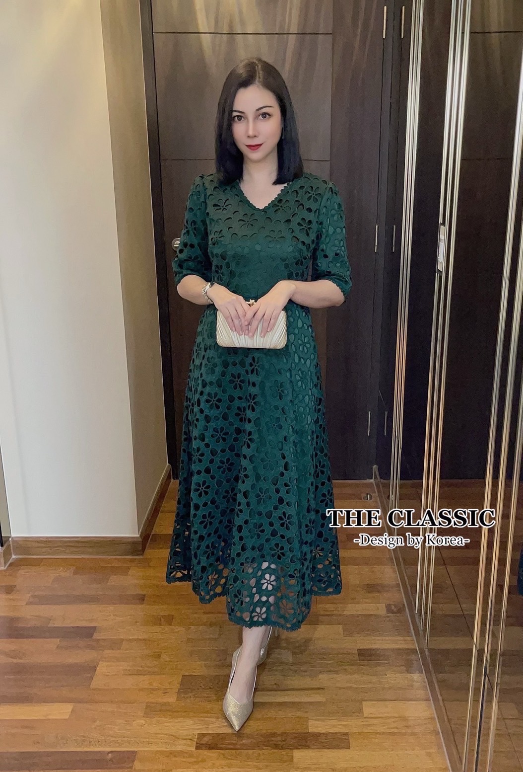 เดรสแฟชั่น เดรสลูกไม้ยาว ใช้ผ้าลูกขึ้นลายดอกไม้ เนื้อแน่นอย่างดีมีน้ำหนัก