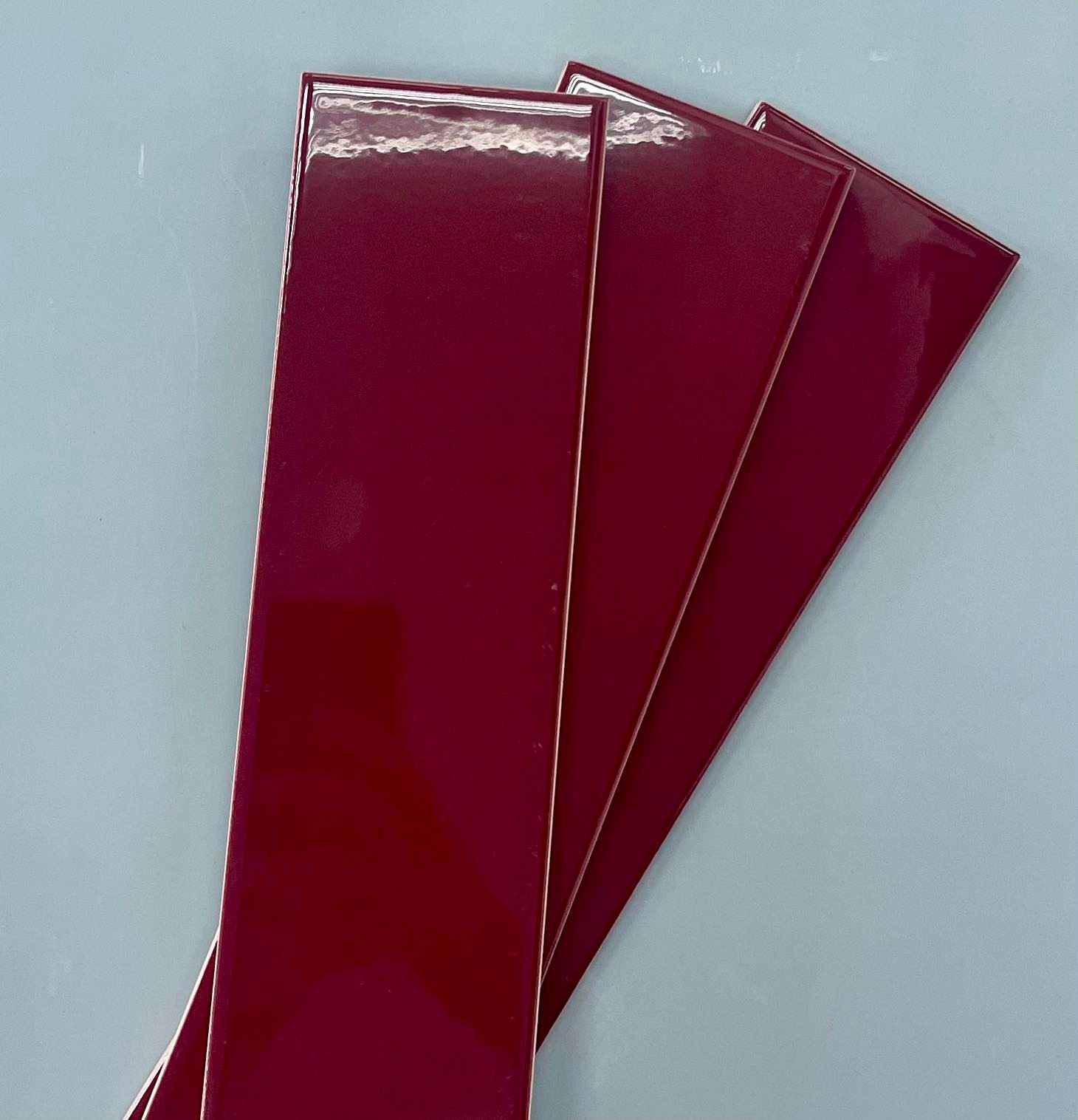 กระเบื้อง 3"x12" (75x300มม.) สีแดงเชอรี่ เคลือบเงา / ตรม.