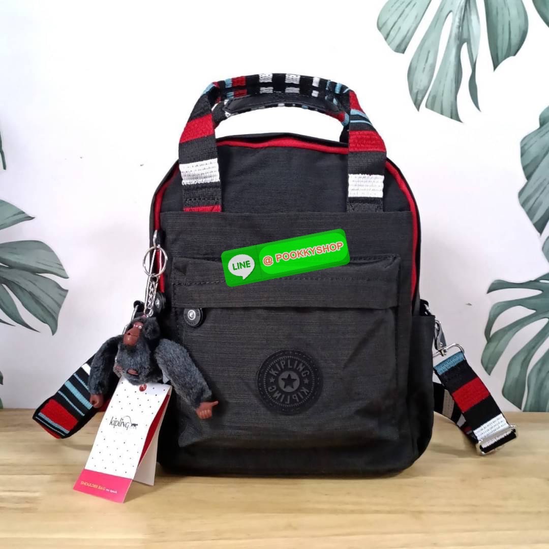 KIPLING 3 WAYS MINI BACKPACK ซับในลายตาราง กระเป๋าสะพาย 3 Ways รุ่นใหม่ วัสดุ Nylon & Polyester 100% หูหิ้วหนังปั๊มชื่อแบรนด์ สายสะพายยาวเลื่อนปรับได้ free size และ สามารถถอดได้ สามารถถือหรือสะพายได้ จะสะพายไหล่ สะพายเฉียง Crossbody หรือจะคล้องสายเป็นเป้ส