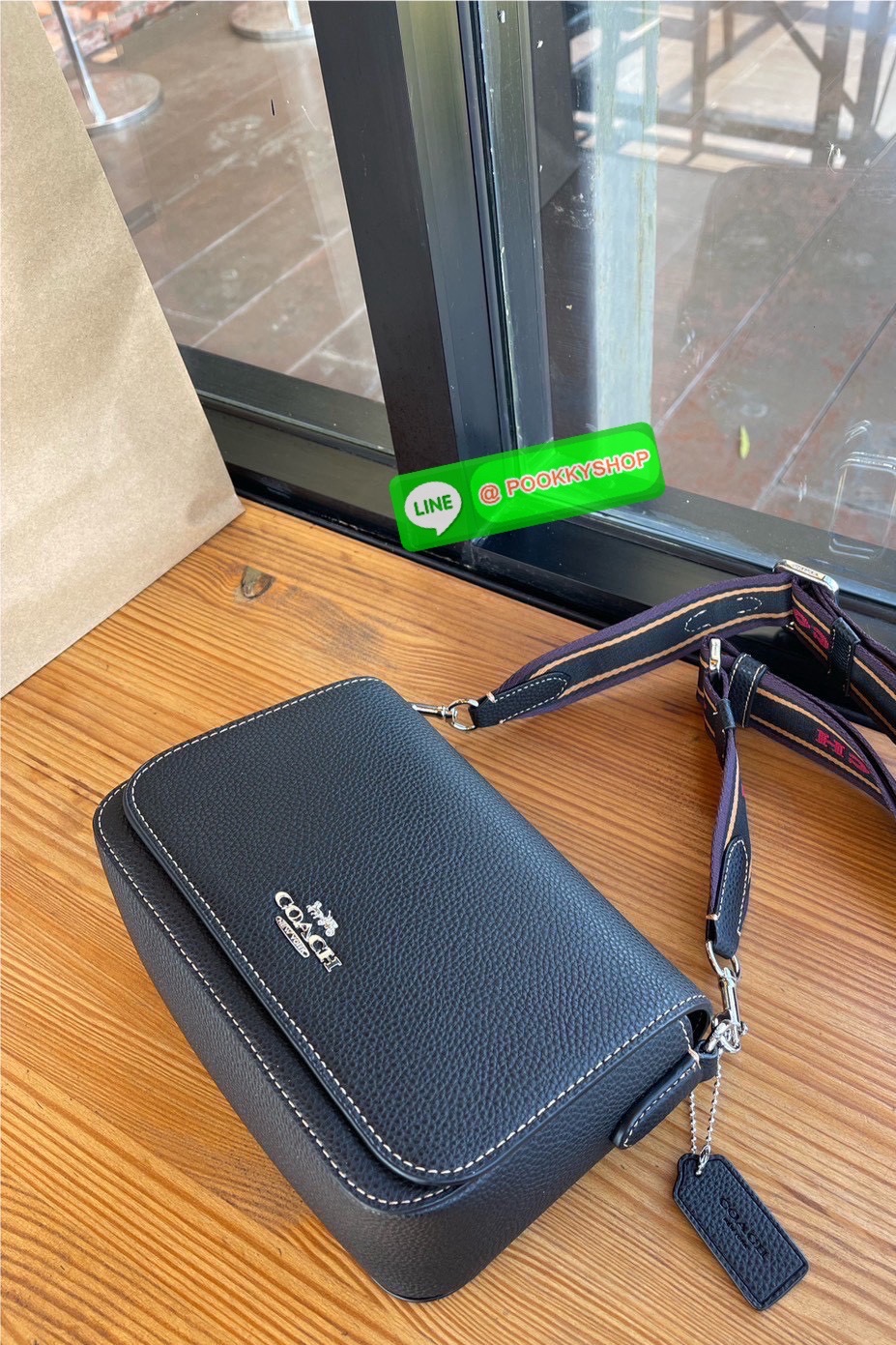 COACH CH483 – Camera Bag Strap Logo สุดจี๊ด รุ่นยอดนิยม โดดเด่นด้วยสายสะพายผ้าแถบโลโก้ COACH สีน้ำตาล -ดำ สะดุดตาไม่ซ้ำใคร! ดีไซน์ทรงกล่องกระทัดรัด ใส่มือถือ กระเป๋าสตางค์ และของใช้ประจำวันได้ครบ วัสดุ Signature coated canvas + หนังแท้ มาพร้อมฮาร์ดแวร์ทอง