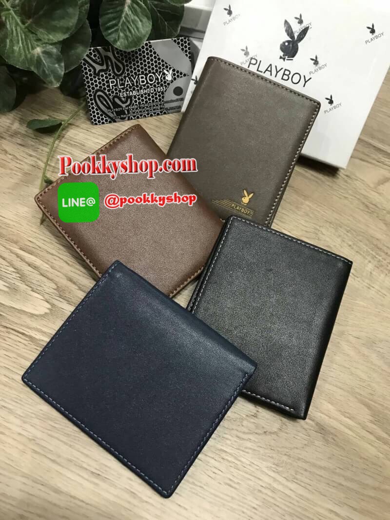 พร้อมส่ง4สี Must Have! PLAYBOY SHORT WALLET กระเป๋าสตางค์สั้นพับ2ตอน Limited Edition จาก Playboy วัสดุหนังแกะสังเคราะห์แบบนิ่ม ด้านหน้าและด้านในปั้มโลโก้แบรนด์ ขนาดกำลังดีไม่หนาพกพาสะดวกค่ะ ภายในมีทั้งช่องใส่รูป ใส่บัตร ช่องใส่ธนบัตร ซับในลาย Playboy ล๊อต