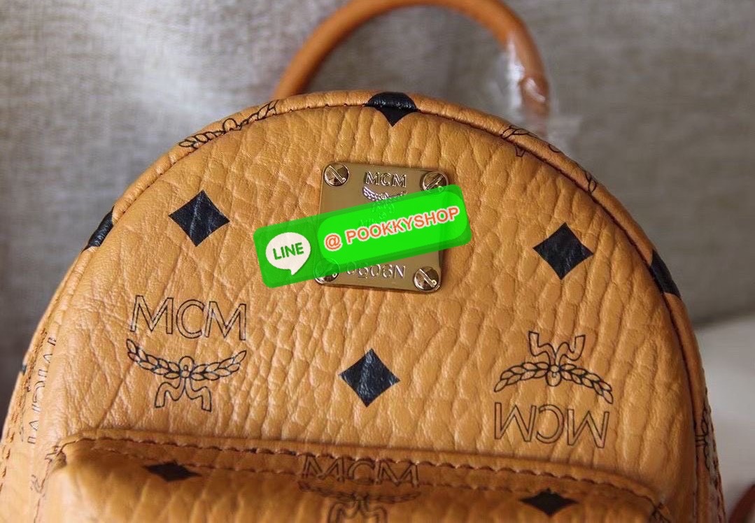 🎒 MCM Backpack in Visetos Monogram 🎒 • กระเป๋าเป้สุดคลาสสิกของแบรนด์ MCM รุ่น Visetos Backpack • วัสดุ Visetos Coated Canvas เอกลักษณ์ลายโมโนแกรม MCM • มาพร้อมโลโก้แผ่นโลหะสีทองด้านหน้า เพิ่มความหรู
