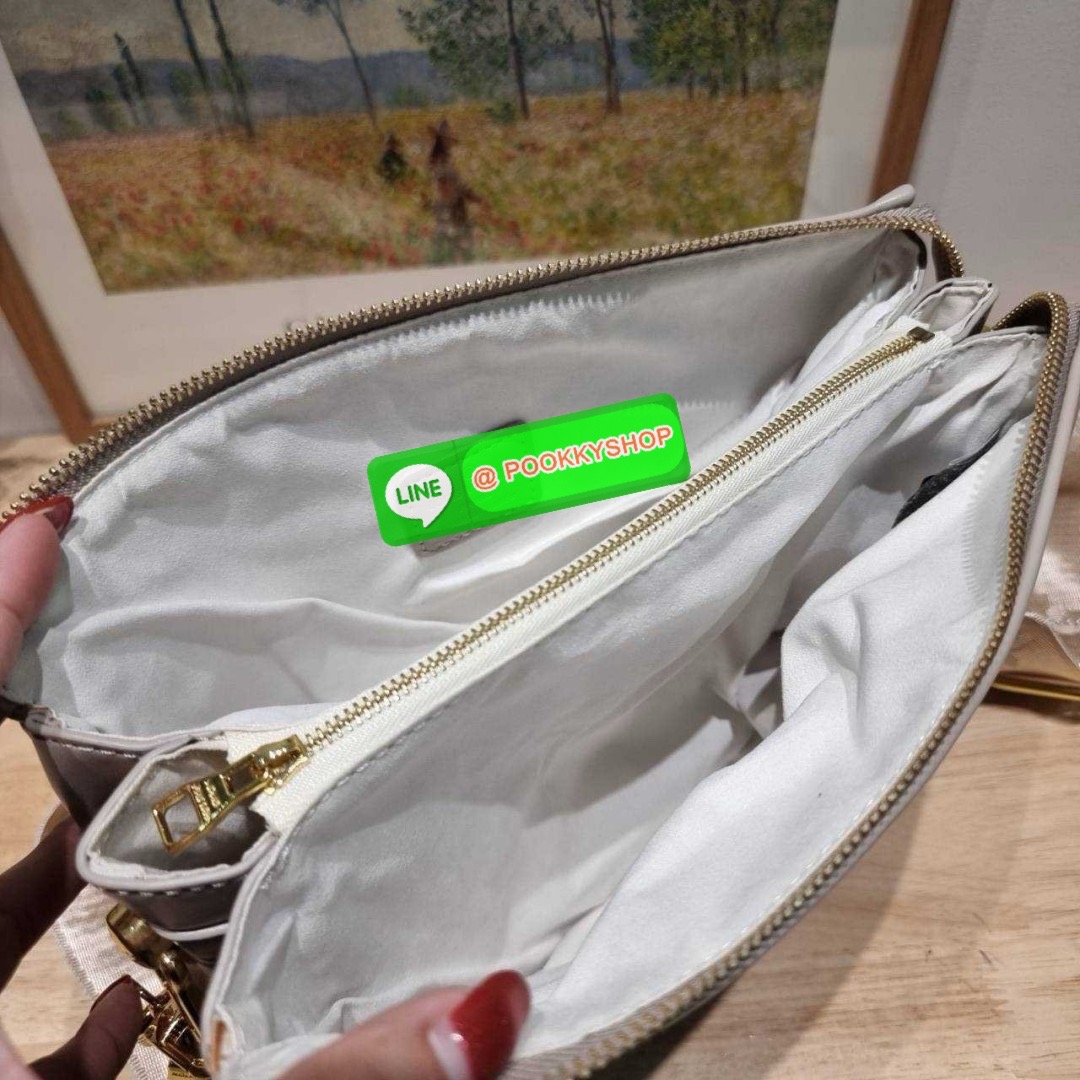 LV coussin pm bag 🔆 Details กระเป๋าสะพายกึ่งคลัชท์ สุดล้ำ ดีไซน์ใหม่ สีลิมิเต็ด ล่าสุดจากเคาน์เตอร์ duty free มาแรงมาก ด้วยความสวยปังตั้งแต่แรกเห็น มาพร้อมสาย 2 เส้น สวยลัคชูแบบสับๆ มีสายโซ่ที่มีดีเทลละเอียดไม่ซ้ำ และสายสปอร์ตครอสบอดี้ ที่จะคล้องไ