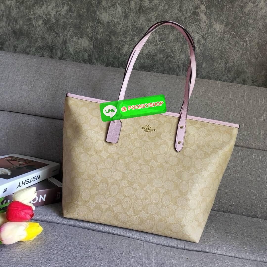 COACH CITY ZIP TOTE IN SIGNATURE COATED CANVAS (COACH F36876) กระเป๋าสะพายทรงช้อปปิ้ง ทรงสวย ทรงยอดนิยมใบใหญ่ยุของได้เยอะ หนังcanvas ลาย C Signature สายหนังแท้ สะพายขึ้นไหล่ได้สวย ใบใหญ่ ใช้งานง่าย มีซิปปิดด้านบน มีผ้าบุด้านใน มีช่องซิป