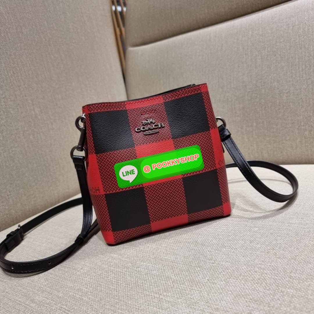 COACH 7267 MINI TOWN BUCKET BAG WITH BUFFALO PLAID PRINT คอลเลคชั่นใหม่ล่าสุด!! น้องสาวคนสวยมาแล้วจ้า สีแดงโดดเด่นต้อนรับเทศกาลคริสต์มาส 🎅🎄 กระเป๋าบัคเก็ต ไซส์มินิ ใบจริงน่ารักม้าก!! น่าใช้แบบที่สุด วัสดุหนังแคนวาสเคลือบลาย สวยคม เปิด-ปิดด